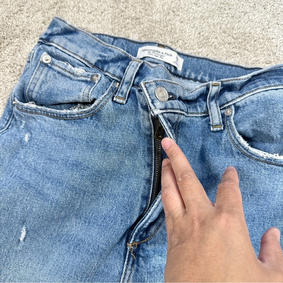 SOLD | Abercrombie & Fitch The ‘90s Straight Ultra High Rise Jeans Criss-Cross - Picture 9 of 15